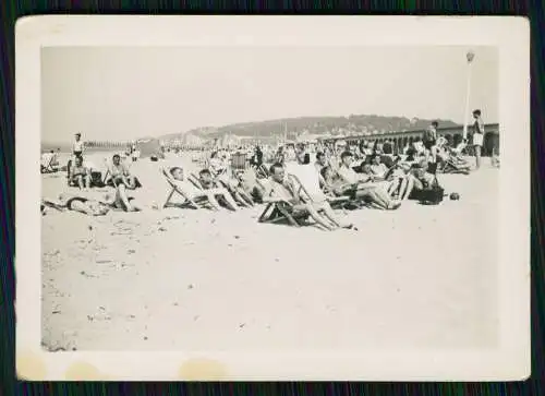 5x Foto Soldaten Wehrmacht am Strand Damen Trouville sur Mer Calvados Normandie