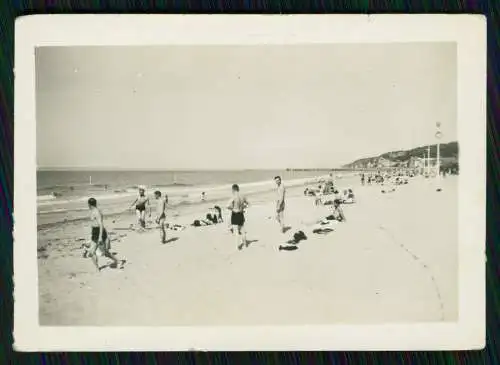 5x Foto Soldaten Wehrmacht am Strand Damen Trouville sur Mer Calvados Normandie