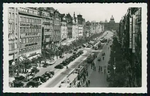 Foto AK Praha Prag Wenzelsplatz Geschäftshäuser Straßenbahnen hochwertige Autos