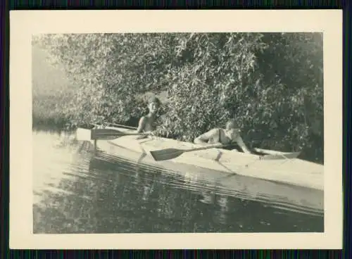 8x Foto Bootsfahrt mit großem Paddelboot 1937 Schlesien ? Beschreibung Rückseite