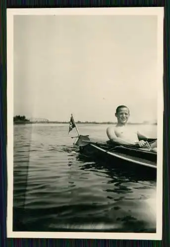 8x Foto Bootsfahrt mit großem Paddelboot 1937 Schlesien ? Beschreibung Rückseite