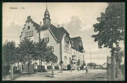 AK Halver Westfalen Straßenansicht Postbote mit Fahrrad 1915 Feldpost gelaufen