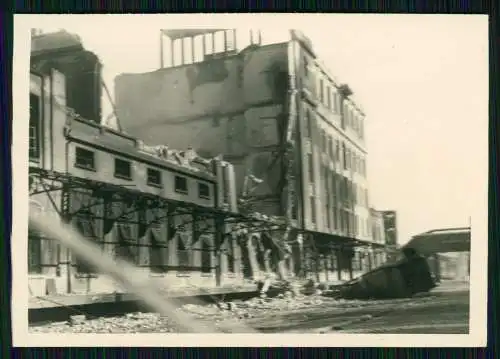 4x Foto Wehrmacht Kriegszerstörung einer Fabrik in Belgien 1940-41