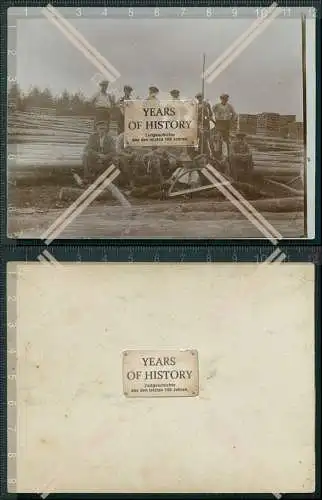 Foto  1920 Sägewerk Holzhandlung Holz Verarbeitung Gruppe mit Männer Säge