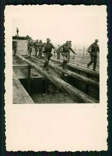 4x Foto Soldaten Wehrmacht Ausbildung an der Kletterwand Hindernisbahn