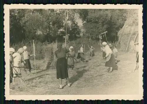 5x Foto Soldaten Wehrmacht Frauen Dreschen Quartier Kyjiw Kiew Киев Ukraine 1941