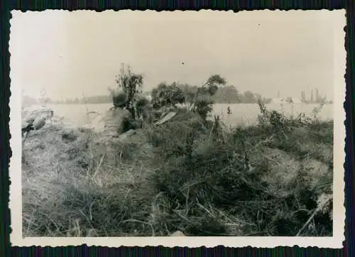 Soldaten Wehrmacht Gefechtsstand OLt. am Scherenfernrohr mit Bick zur Front 1941