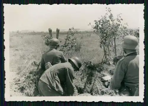 Soldaten Wehrmacht Gefechtsstand Kdr. am Scherenfernrohr mit Bick zur Front 1941