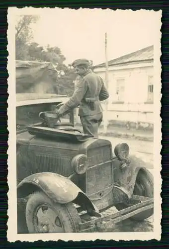 Foto Kyjiw Kiev Kiew Киев Soldat Wehrmacht mit Beute Russischer LKW 1942