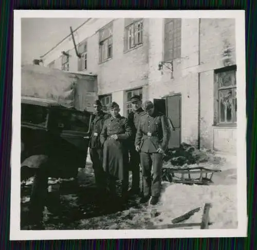 Foto Soldaten Wehrmacht mit Beute ? Fahrzeug Winter Russland Ukraine 1942