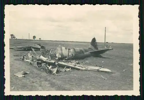 Foto zerstörtes Flugzeug Aircraft am Boden Russland 1942