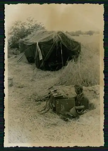 Foto Soldat Wehrmacht Nachrichten Funk Gerät im Graben Ostfront 1941