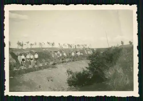 Foto Soldaten Wehrmacht an der Front 1941-42 Sommer Bunker Shelter in Badehose