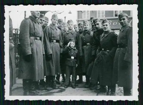 Foto Butzbach im Taunus Hessen Soldaten Wehrmacht kleiner Junge in Uniform 1939