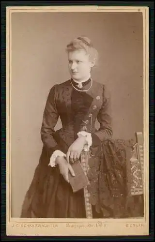 CDV - Fotografie J.C. Schaarwächter, Berlin, Portrait Dame Stehend Tracht