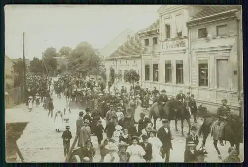 Foto AK Kleines Dorf in Deutschland Straßenfest Umzug Ort Unbekannt ? 1910