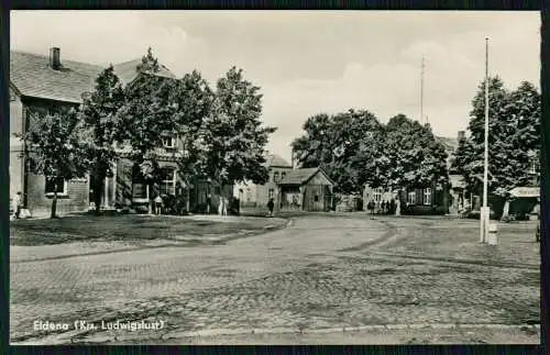 Foto AK Eldena Krs. Ludwigslust in Mecklenburg, Straßenpartie Blick in das Dorf