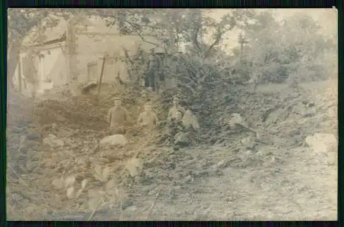 Foto AK 1. WK Soldaten Kriegszerstörung Westfront 1916 Info Rückseite