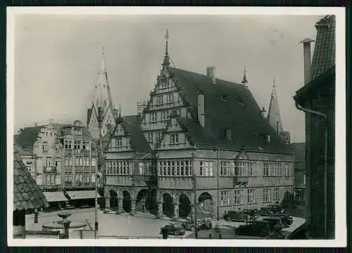 Foto AK PADERBORN RATHAUS erbaut 1612 im Hintergrund links der Domturm 1936 gel.