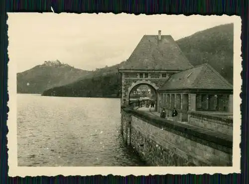 1x Foto AK 1x Foto Sperrmauer Edertal Edertalsperre Blick auf Schloss Waldeck