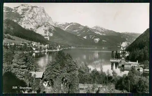 Foto AK Grundlsee Steiermark Ansicht Uferstraßen am See mit Totem Gebirge gel.