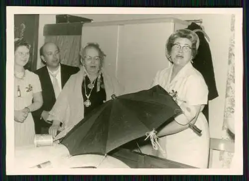 23x alte Original Nachkriegsfotos 1945-60 Familie soziales Leben Reise u.v. mehr