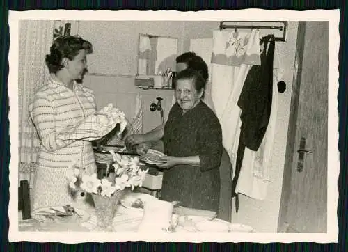 23x alte Original Nachkriegsfotos 1945-60 Familie soziales Leben Reise u.v. mehr