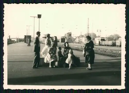 16x alte Original Nachkriegsfotos 1945-60 Familie soziales Leben Reise u.v. mehr