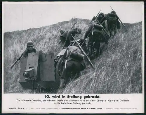 Apotheken-Bilderdienst - Infanterie-Geschütz wird in Stellung gebracht Berg auf