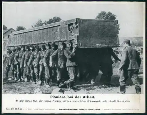 Apotheken-Bilderdienst - Pioniere bei der Arbeit mit neuzeitlichen Brückengerät