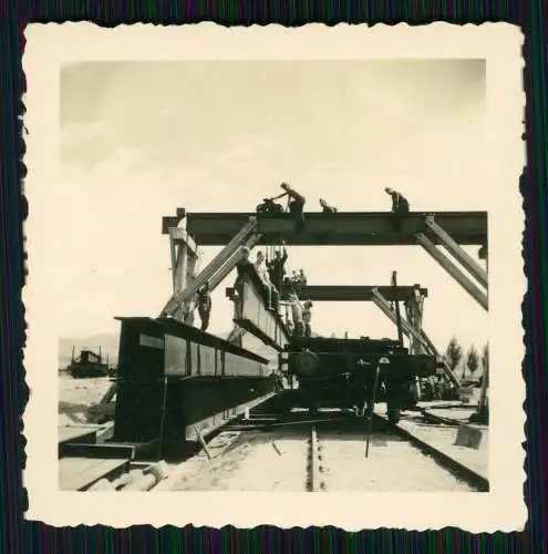 6xFoto Soldaten Wehrmacht verladen Bahnhof schwere Eisenträger Griechenland 1941