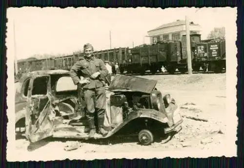 3x Foto Soldaten Wehrmacht diverse Fahrzeuge zerstört und in Reparatur