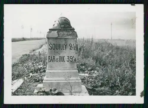 Foto Wehrmacht Grenzstein Frankreich Strasse SOUILLY 2-K2 - BAR-LE-DUC 39-K4