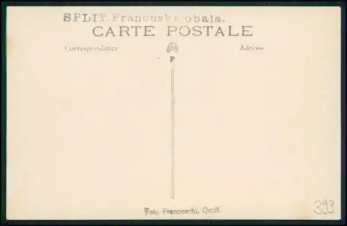Foto AK Split Kroatien, Mon. cesma i obala, Denkmal, Palmen, Straßenpartie 1925