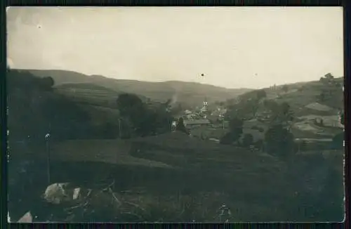 Foto AK kleines Dorf im Tal Sachsen oder Thüringen Wo ? 1935 Info Rückseite