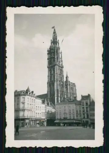 2x Foto Wehrmacht Antwerpen in Belgien Partie an der Kathedrale 1940-41