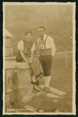 Foto AK Vorarlberg Österreich Frau und Mann in Walser Volkstrachten Lederhose