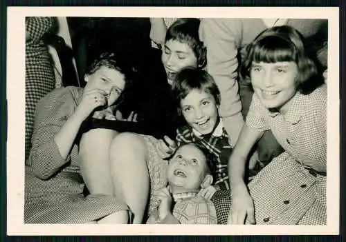 24x Foto Fröhliches Beisammensein Porträt einer Familie gemeinsames Leben Spaß..