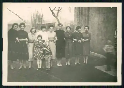 24x Foto Fröhliches Beisammensein Porträt einer Familie gemeinsames Leben Spaß..