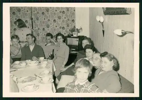 24x Foto Fröhliches Beisammensein Porträt einer Familie gemeinsames Leben Spaß..