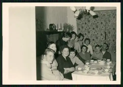 24x Foto Fröhliches Beisammensein Porträt einer Familie gemeinsames Leben Spaß..