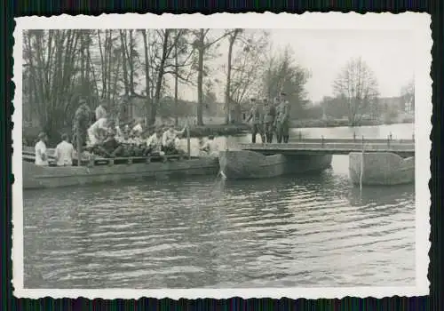 7x Foto Soldaten Wehrmacht Pioniere im Einsatz mit Schlauchboot und vieles mehr