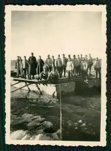 7x Foto Soldaten Wehrmacht Pioniere im Einsatz mit Schlauchboot und vieles mehr