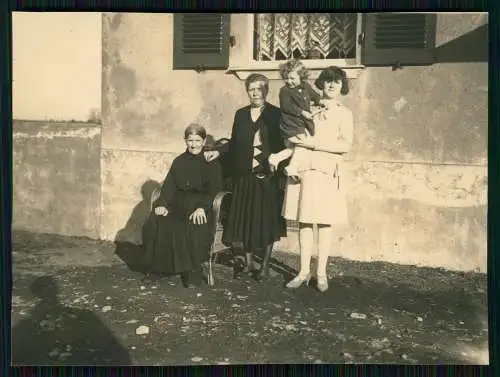 9x Foto Mädchen mit Puppen Spielzeug und andere Aufnahmen 1925-35
