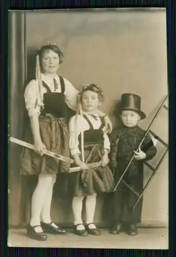 9x Foto Mädchen mit Puppen Spielzeug und andere Aufnahmen 1925-35
