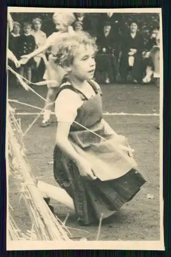 9x Foto Mädchen mit Puppen Spielzeug und andere Aufnahmen 1925-35