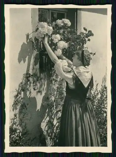 8x Foto der Schwarzwald Damen in Tracht Häuser uvm. diverse Ansichten 1936