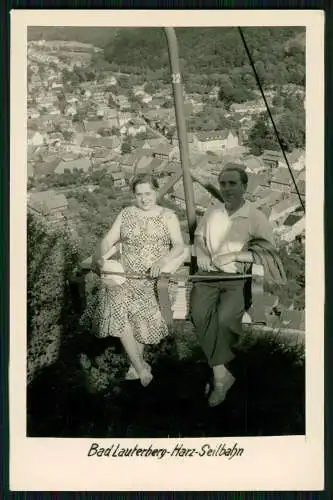 Foto AK Bad Lauterberg im Harz 2 Personen in der Seilbahn Blick auf den Ort