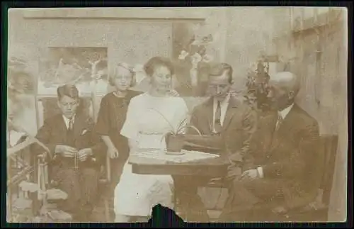 12x Foto und AK Auto Pkw Personen Portrait Gruppen Ansichten 1915-40