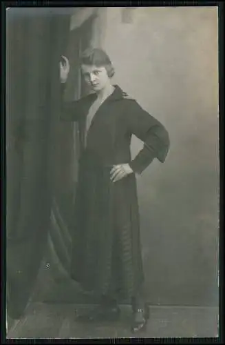12x Foto und AK Auto Pkw Personen Portrait Gruppen Ansichten 1915-40